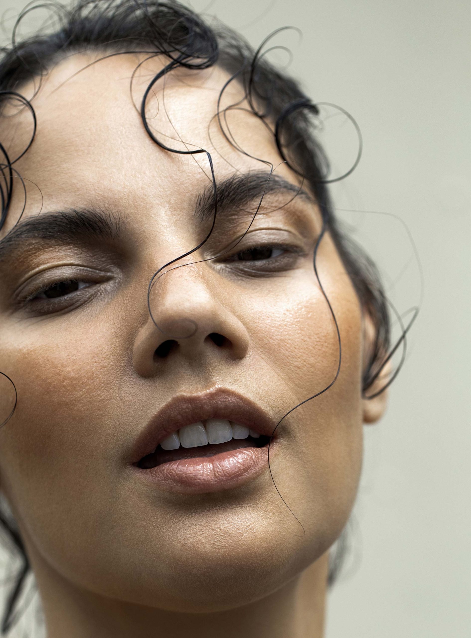 Woman with curly hair close up Beauty Citizen