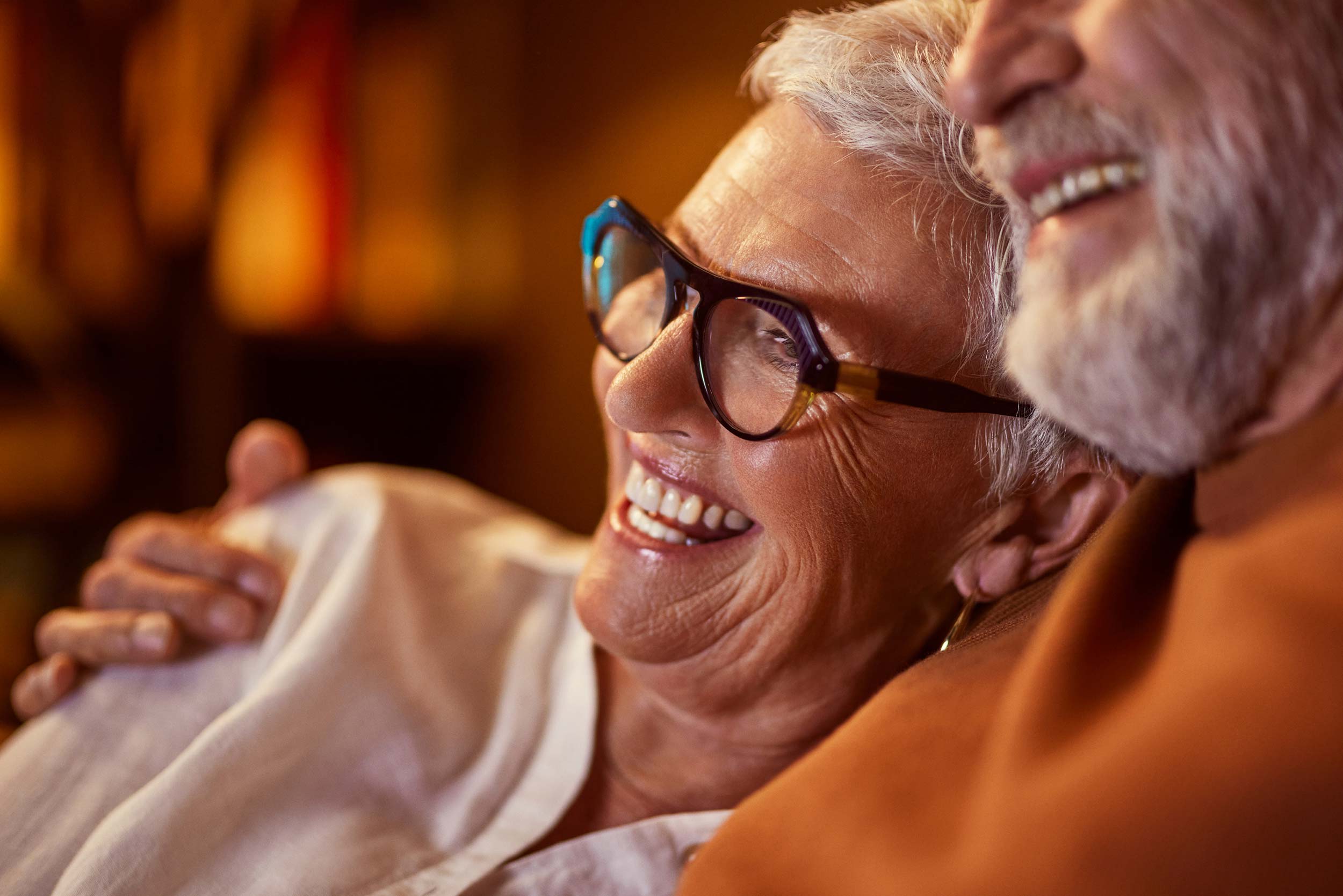 Elderly couple watching a movie smiling Essano